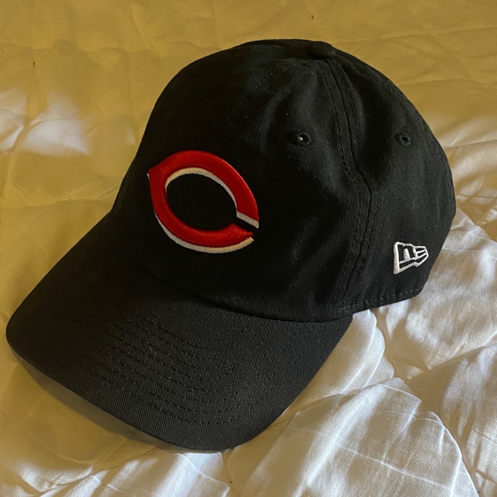 Black New Era Cincinnati Reds strap back hat